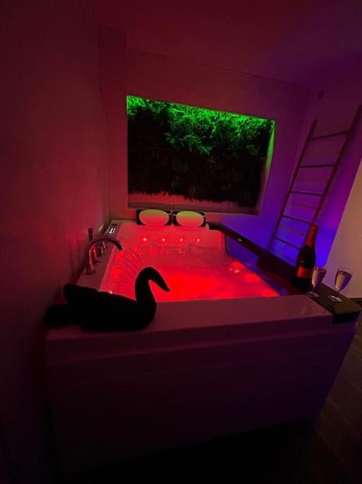 Love Room: Parenthese Romantique Барр Экстерьер фото